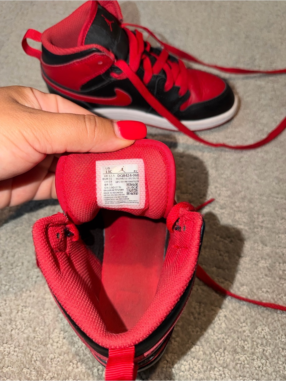 Unisex Air Jordan 1 Mid Red/Black Leather Mid-Top Kids Size 13 - Picture 6 of 9